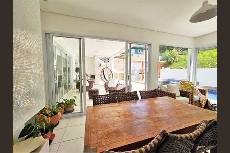 4_photo/94cf007517.014d739fb69e46b1-ATLAS-481cbcfd-ec44-4d4e-8afb-8e0abed4c119.jpg de casa de condomínio à venda com 4 quartos, 372m² em Chácara dos Lagos, Carapicuíba