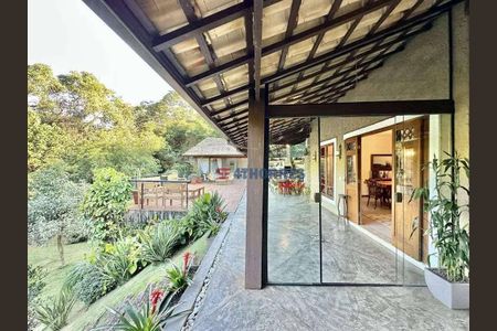 21_photo/94cf00751b.014dabbd1ea2480e-ATLAS-02f6f053-35d5-45e5-be5f-b808066e2b54.jpg de casa à venda com 3 quartos, 355m² em Parque Silvino Pereira, Carapicuíba