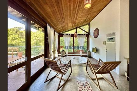 28_photo/94cf00751b.014dabbd1ea2480e-ATLAS-198a7f40-d5a9-4c9e-8c76-1f59df67aad7.jpg de casa à venda com 3 quartos, 355m² em Parque Silvino Pereira, Carapicuíba