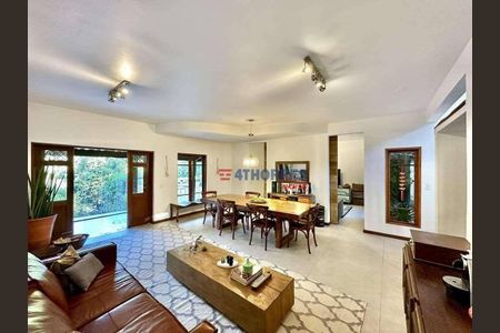 19_photo/94cf00751b.014dabbd1ea2480e-ATLAS-40e08eeb-a038-4fdd-a0ab-cd039a1461b3.jpg de casa à venda com 3 quartos, 355m² em Parque Silvino Pereira, Carapicuíba