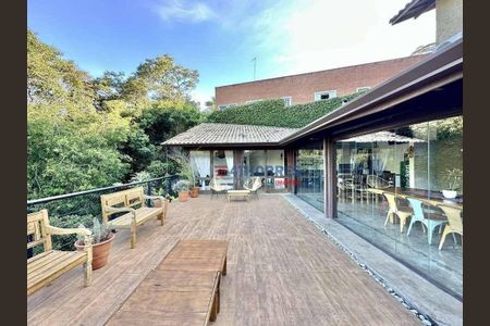 33_photo/94cf00751b.014dabbd1ea2480e-ATLAS-82d74e05-372f-4191-ad5a-0d9b719b51d9.jpg de casa à venda com 3 quartos, 355m² em Parque Silvino Pereira, Carapicuíba