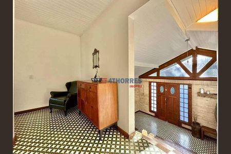 4_photo/94cf00751b.014dabbd1ea2480e-ATLAS-bc5b8c79-0ae5-439a-855c-7af422625ffc.jpg de casa à venda com 3 quartos, 355m² em Parque Silvino Pereira, Carapicuíba