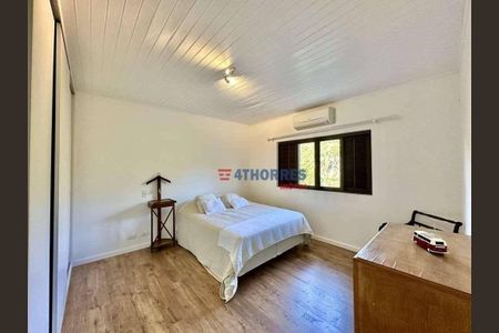 49_photo/94cf00751b.014dabbd1ea2480e-ATLAS-c01d8a00-2196-44d7-b4ff-dca1b1afa238.jpg de casa à venda com 3 quartos, 355m² em Parque Silvino Pereira, Carapicuíba