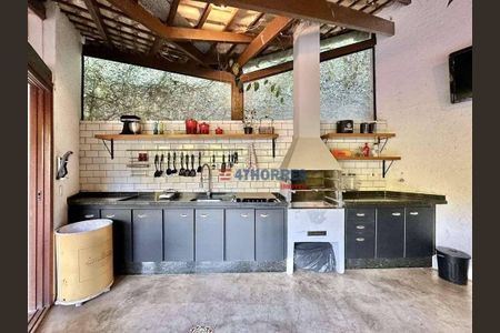 24_photo/94cf00751b.014dabbd1ea2480e-ATLAS-cf333ea0-9784-4397-a1c7-b6f1a196f7c5.jpg de casa à venda com 3 quartos, 355m² em Parque Silvino Pereira, Carapicuíba