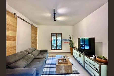 10_photo/94cf00751b.014dabbd1ea2480e-ATLAS-d8a48365-2aa5-4fde-baf4-23bfe769de73.jpg de casa à venda com 3 quartos, 355m² em Parque Silvino Pereira, Carapicuíba