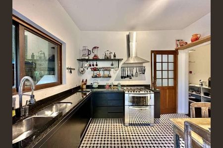 5_photo/94cf00751b.0fca3daec1aa15fd-ATLAS-32e378ca-0631-4af7-a17f-d5226b8e1b07.jpg de casa de condomínio à venda com 3 quartos, 355m² em Parque Silvino Pereira, Carapicuíba