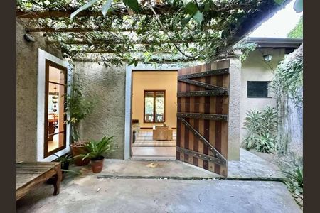 23_photo/94cf00751b.0fca3daec1aa15fd-ATLAS-d03ac58d-e92f-4d84-872d-7aad5c8ee6cd.jpg de casa de condomínio para alugar com 3 quartos, 355m² em Parque Silvino Pereira, Carapicuíba