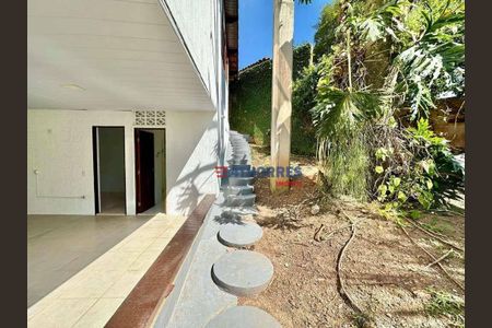 5_photo/94cf007535.63bc35cf4b199e92-ATLAS-182c7f0f-83fb-440a-bcc4-966d3ec6d8b9.jpg de casa à venda com 4 quartos, 345m² em Chácara dos Lagos, Carapicuíba