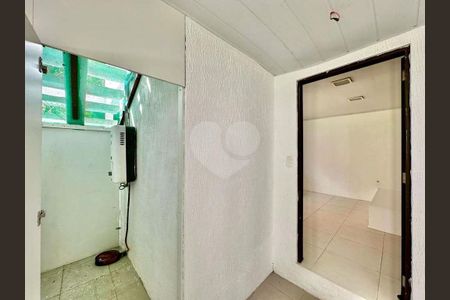 12_photo/94cf007535.fc3124ead6c5d417-ATLAS-eba48991-e04f-4782-80b3-e5f697b93edd.jpg de casa de condomínio à venda com 4 quartos, 345m² em Chácara dos Lagos, Carapicuíba