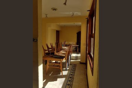 22_photo/94cf00758b.cda01c5f2bf1a0d1-ATLAS-1c4dcc28-f018-4423-b79f-eede9c55e0be.jpg de casa à venda com 3 quartos, 256m² em Parque Silvino Pereira, Cotia