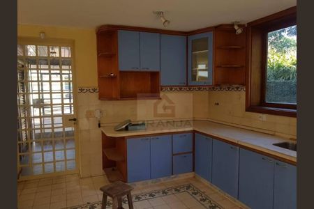 34_photo/94cf00758b.cda01c5f2bf1a0d1-ATLAS-8696fdbc-e06b-4d00-8403-474bbdec3b1e.jpg de casa à venda com 3 quartos, 256m² em Parque Silvino Pereira, Cotia