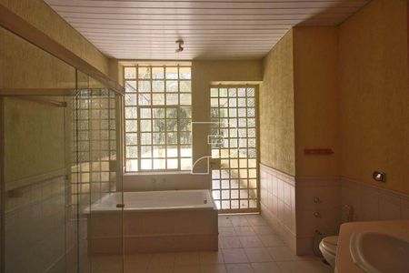 21_photo/94cf00758b.cda01c5f2bf1a0d1-ATLAS-e9eebecb-0939-4bc9-9960-e35b51ec4cae.jpg de casa à venda com 3 quartos, 430m² em Parque Silvino Pereira, Cotia