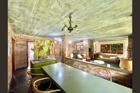 8_photo/94cf00760b.99fa673d506c3847-ATLAS-4bdb9ca1-1499-4d9d-b07b-cd9bdff396d3.jpg de casa à venda com 3 quartos, 1500m² em Parque Silvino Pereira, Cotia