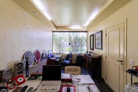 12_photo/94cf00765d.5d0fc8648d64f8b7-ATLAS-7888f453-1a85-4db1-8044-7eefed1cccae.jpg de casa à venda com 4 quartos, 1000m² em Parque Silvino Pereira, Cotia