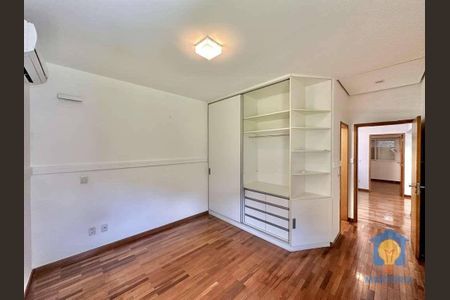 46_photo/94cf007b53.2008f600ea595daf-ATLAS-517a4a0f-eb65-4e58-b7ce-62bc915e4540.jpg de casa de condomínio à venda com 4 quartos, 297m² em Recanto Impla, Carapicuíba