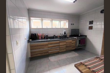 10_photo/94cf007bbb.ceff8192393c33de-ATLAS-d56d5209-2836-4b4e-920b-60a9c11a7156.jpg de casa à venda com 3 quartos, 140m² em Parque Silvino Pereira, Cotia