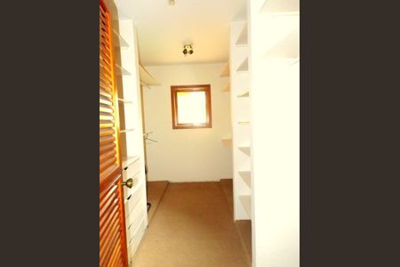 30_photo/94cf007ce5.cb6db85c7f4bbc3f-ATLAS-df00e794-a8f9-4583-8ee7-e57a52df4671.jpg de casa à venda com 5 quartos, 500m² em Granja Viana II, Cotia