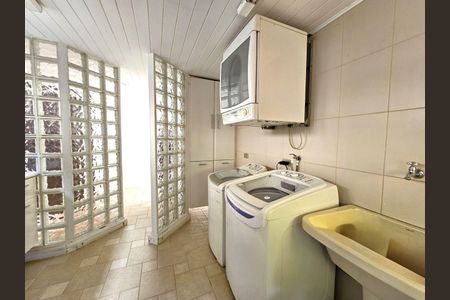 17_photo/94cf0086f7.d41ccc6539b5b4b0-ATLAS-96e533bf-88f8-467b-9a08-6b5b5f6b09fb.jpg de casa de condomínio à venda com 3 quartos, 500m² em Granja Viana II, Cotia