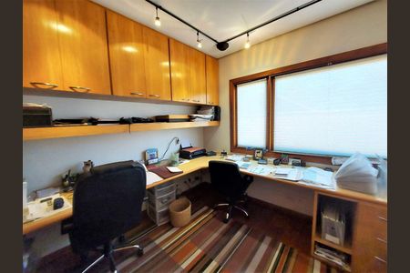 4_photo/94cf0087e1.2832257cbb3df2c4-ATLAS-4d881b64-8d79-442f-acd8-e56968a0361e.jpg de casa de condomínio à venda com 4 quartos, 490m² em Granja Viana II, Cotia