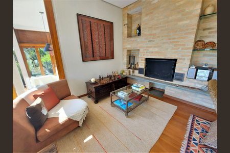 11_photo/94cf0087e1.2832257cbb3df2c4-ATLAS-ad0c0afd-45b3-4427-8f4b-e76f326c85c3.jpg de casa de condomínio à venda com 4 quartos, 490m² em Granja Viana II, Cotia