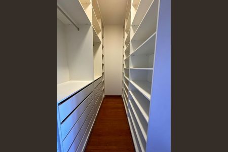 2_photo/94cf0089d1.5fb914e739453623-ATLAS-02a63dab-0c19-4a0e-967a-baa3bbf404c4.jpg de casa de condomínio à venda com 4 quartos, 1000m² em Chácara Moinho Velho, Carapicuíba