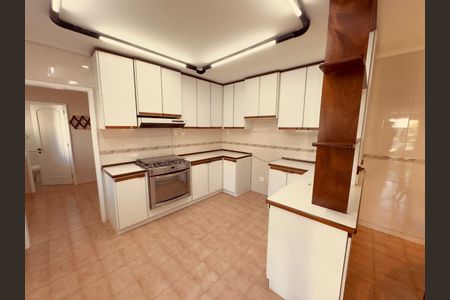 49_photo/94cf008c0f.ae3d86bef28e162d-ATLAS-c3742e9c-99f0-485f-9ae4-bce4694c2ea2.jpg de casa de condomínio à venda com 3 quartos, 490m² em Chácara Moinho Velho, Cotia