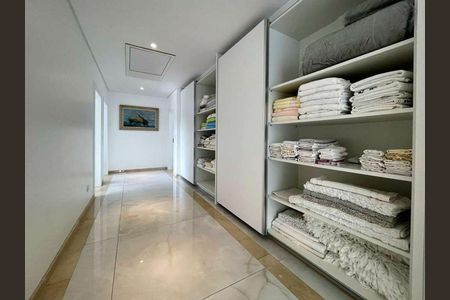 38_photo/94cf008c8f.676087e3914b6744-ATLAS-d355c8c2-b8cb-4077-a0ac-9cbb4b8bbf21.jpg de casa de condomínio à venda com 4 quartos, 883m² em Cotia, Cotia