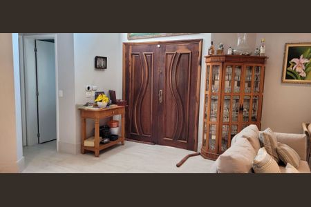 11_photo/94cf008e07.c74d3e0c457d7f23-ATLAS-570ef733-7b67-4b8c-9d5f-48b9a005bc90.jpg de casa de condomínio à venda com 5 quartos, 418m² em Granja Viana, Cotia