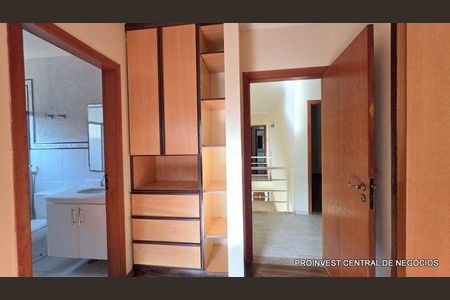57_photo/94cf008ebd.5a85c5bdfef41cf9-ATLAS-2e741b2b-724b-4e87-b134-1690fe694a84.jpg de casa de condomínio à venda com 4 quartos, 350m² em Cotia, Cotia
