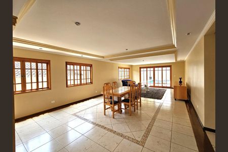 3_photo/94cf008eeb.8f3f2a47dd94676f-ATLAS-1d3d3d30-a319-4f0f-a4a2-ce27e1b316f2.jpg de casa à venda com 4 quartos, 334m² em Jardim Sao Paulo II, Cotia