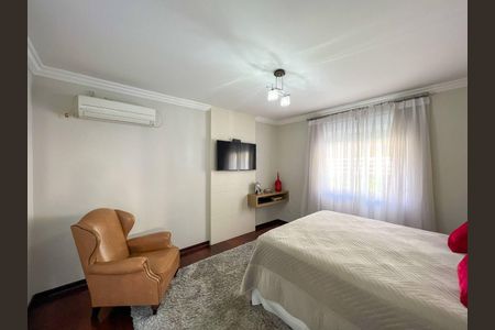 10_photo/94cf008f3f.04f4efb4ec0e2ec3-ATLAS-6b62e50a-4cd5-4b7e-a710-bfe077359391.jpg de casa de condomínio à venda com 3 quartos, 450m² em Jardim Sao Paulo II, Cotia