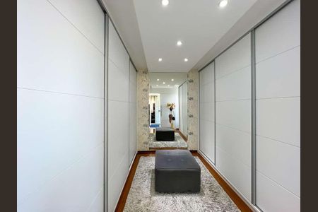 20_photo/94cf008f3f.04f4efb4ec0e2ec3-ATLAS-ed0e8ef7-4c50-43cb-8f7c-82875f2a82a7.jpg de casa à venda com 3 quartos, 439m² em Jardim Sao Paulo II, Cotia