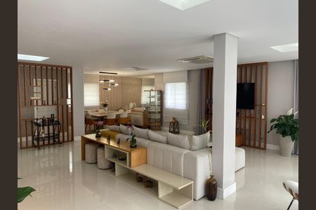 5_photo/94cf008fbf.b88c9f23dde11cca-ATLAS-1089ff54-cff2-44d8-ad4c-988ee9ba4aa2.jpg de casa à venda com 5 quartos, 363m² em Jardim Sao Paulo II, Cotia