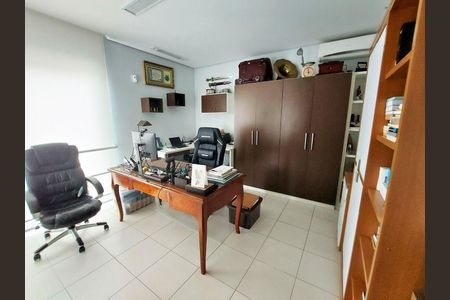 12_photo/94cf0090c1.d60ed16da6b331d7-ATLAS-0f1eb79e-8217-4cc0-a7ad-5b1f1e664df2.jpg de casa de condomínio à venda com 3 quartos, 521m² em Caiapia, Cotia