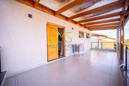 5_photo/94cf00911d.ceff8192393c33de-ATLAS-3d160a2e-8c32-4915-9fda-6f3c166ee906.jpg de casa à venda com 5 quartos, 269m² em São Paulo II, Cotia