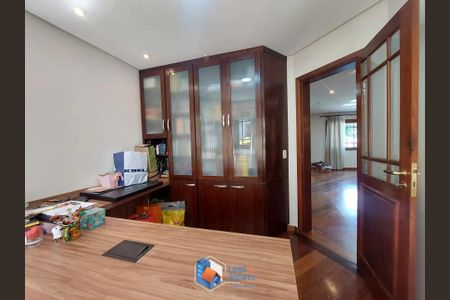 18_photo/94cf00959d.4cea1a0b3f6bbd2f-ATLAS-50b577a3-90f7-4182-8805-6eb31e9cb9b1.jpg de casa de condomínio à venda com 4 quartos, 437m² em Jardim Sao Paulo II, Cotia