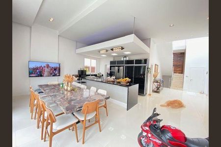 6_photo/94cf009735.f5994e8b2021a887-ATLAS-3d7daa70-4327-4edf-8623-e71e084d147f.jpg de casa à venda com 4 quartos, 381m² em Caiapia, Cotia