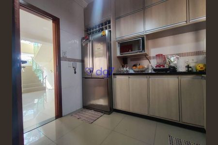 11_photo/94cf00a1ef.496a083b50134bc9-ATLAS-a3ee8092-8fe1-44df-846e-7be8bf0ec828.jpg de casa à venda com 3 quartos, 211m² em Caiapia, Cotia