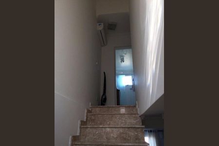 11_photo/94cf00a49f.e80d1263c19ddd3f-ATLAS-173b15d4-7549-4d8e-b707-da44501eec29.jpg de casa à venda com 2 quartos, 70m² em Caiapia, Cotia