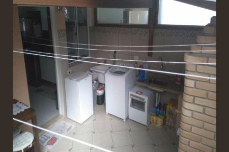 7_photo/94cf00a49f.e80d1263c19ddd3f-ATLAS-a779bfb1-7c6f-46cb-8979-30d1d91d74d2.jpg de casa à venda com 2 quartos, 70m² em Caiapia, Cotia