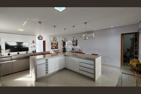 4_photo/94cf00b17b.ceff8192393c33de-ATLAS-e29be63a-65d9-4624-8693-fe77be949e3a.jpg de casa à venda com 3 quartos, 378m² em Lajeado, Cotia