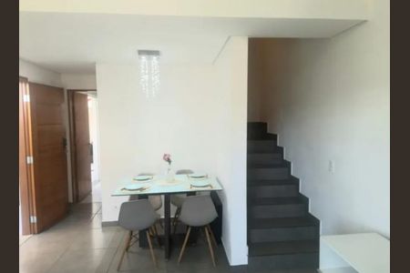 4_photo/94cf00ba1f.674efd2a52575d3d-ATLAS-8811f488-d80c-4d69-87d9-80e8e1000af2.jpg de casa de condomínio à venda com 2 quartos, 67m² em Caiapia, Cotia