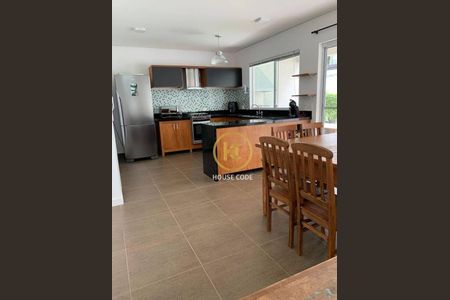 3_photo/94cf00bc2f.e70308baf3897273-ATLAS-8cbe5b16-0b52-4bb7-adc8-93a32fe6fe08.jpg de casa à venda com 3 quartos, 171m² em Jardim Pioneira, Cotia