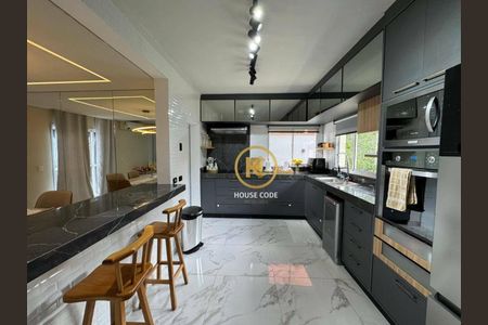 6_photo/94cf00bc6b.3b09877ede4438e8-ATLAS-c3b26cb2-c3d2-4e69-aead-4e1d196827ad.jpg de casa de condomínio à venda com 4 quartos, 188m² em Jardim Pioneira, Cotia