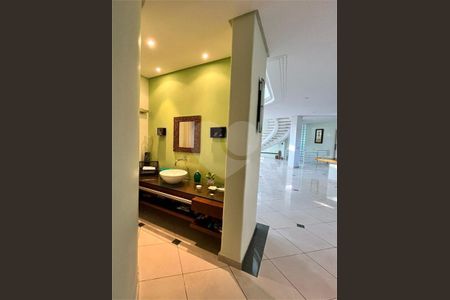 3_photo/94cf00bd1b.ab293f222e583704-ATLAS-2ce6ddd9-4c83-42e0-8a47-8f546c96a33c.jpg de casa à venda com 5 quartos, 785m² em Jardim Pioneira, Cotia