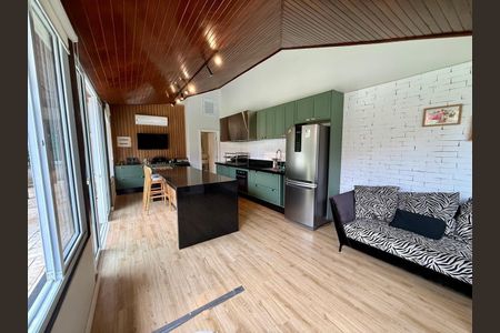 3_photo/94cf00c021.eb4747a7722cd593-ATLAS-e242e2f5-19af-480e-b870-cc02d8b040cb.jpg de casa de condomínio à venda com 3 quartos, 335m² em Vila de Sao Fernando, Cotia