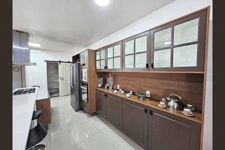 13_photo/94cf00c6cb.7954feb32d1ae247-ATLAS-e32878a4-b0fc-4345-9f62-6dd067deaa33.jpg de casa à venda com 4 quartos, 750m² em Vila de Sao Fernando, Cotia