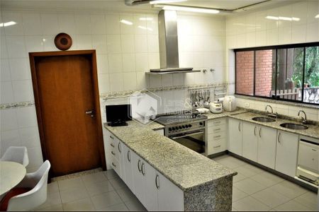 5_photo/94cf00e9a5.92bd7eb76981e119-ATLAS-27f7d0e6-b91b-4d3d-883c-8d5aaab7b1c3.jpg de casa à venda com 4 quartos, 540m² em Parque Rincao, Cotia
