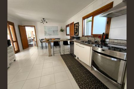 4_photo/94cf00ed9b.93b8fa184532727f-ATLAS-c8bcdf8f-1168-4ba5-9b4f-039ccb1acde3.jpg de casa à venda com 4 quartos, 371m² em Cotia, Cotia