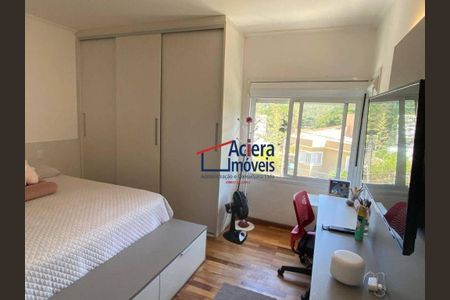 21_photo/94cf00ee2d.e5c1dbf3952ec410-ATLAS-d195b3ca-7b2d-4bbb-8bf6-60a1c6d9a628.jpg de casa de condomínio à venda com 4 quartos, 373m² em Terras do Madeira, Carapicuíba